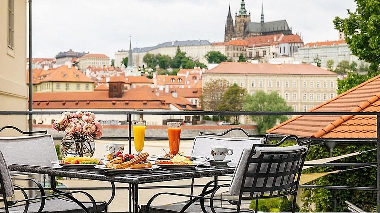 JOHN LENNON PUB, Praga - Praga 1 (Centro) - Cardápio, Preços & Comentários  de Restaurantes